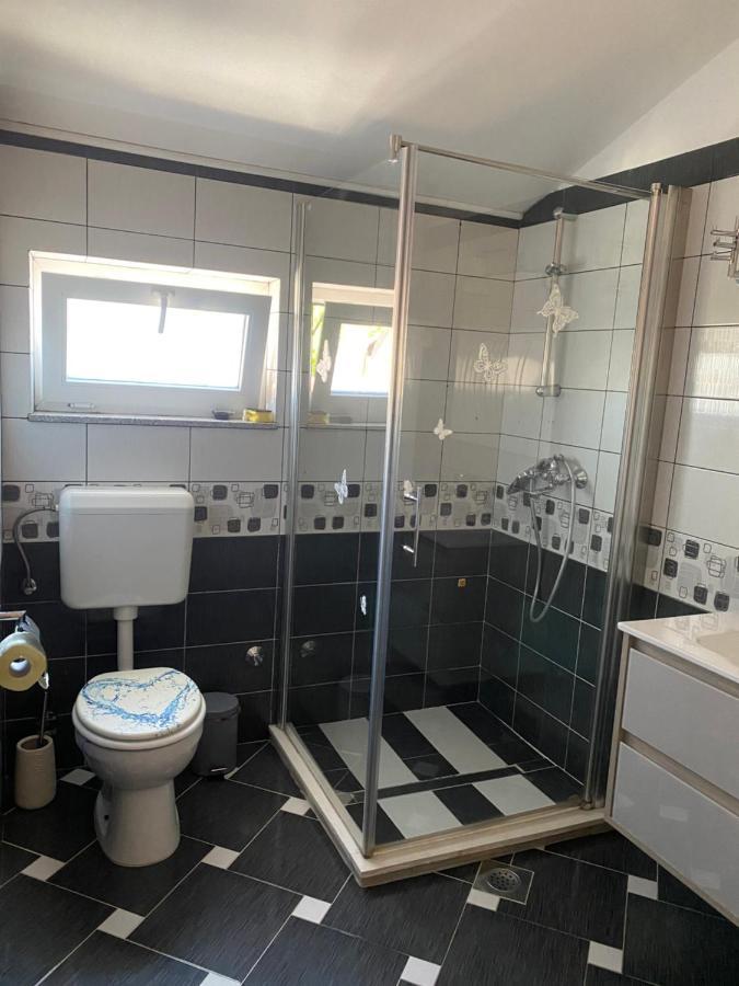 Apartment Lena Funtana Exteriör bild